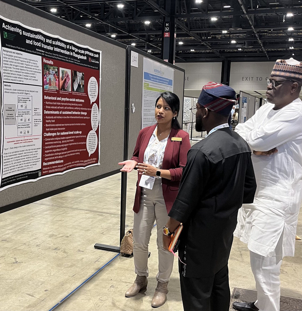 Fahmida Akter (left) presents her research at the American Society for Nutrition's annual meeting in Chicago last year.